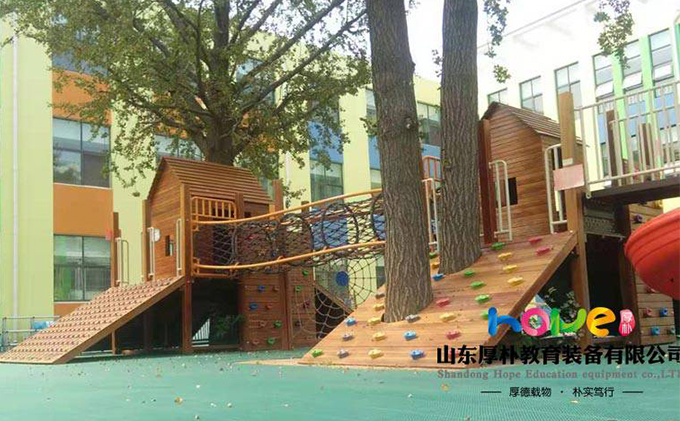幼儿园滑梯 澳门十大赌博正规官网儿童户外木制小房子滑梯