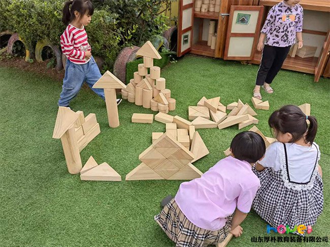 幼儿园小班建构区活动观察记录与分析